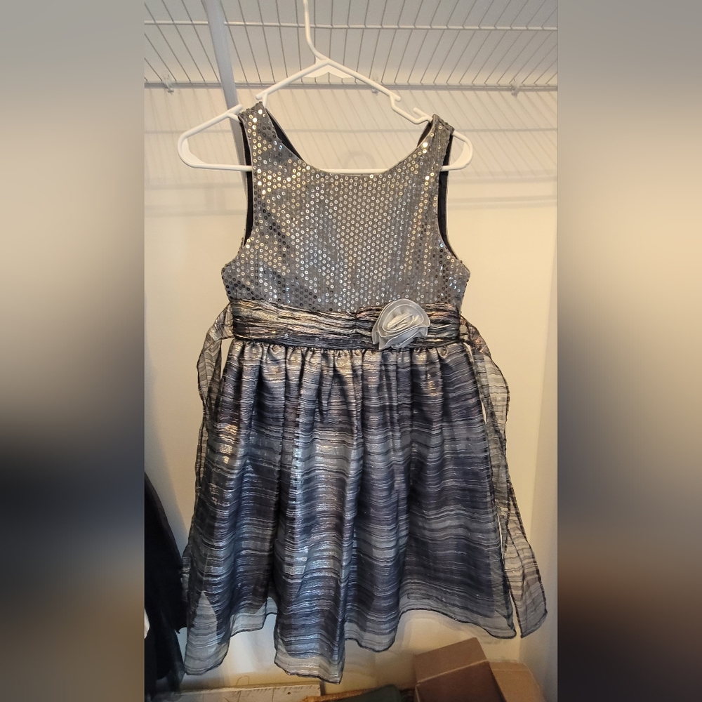 Girls formal dress, Size 14, worn once
